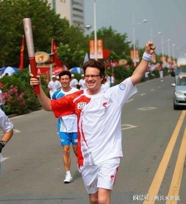  那个曾经红遍大街小巷的洋面孔：揭秘他选择离开舞台背后的真实心路 文化旅游