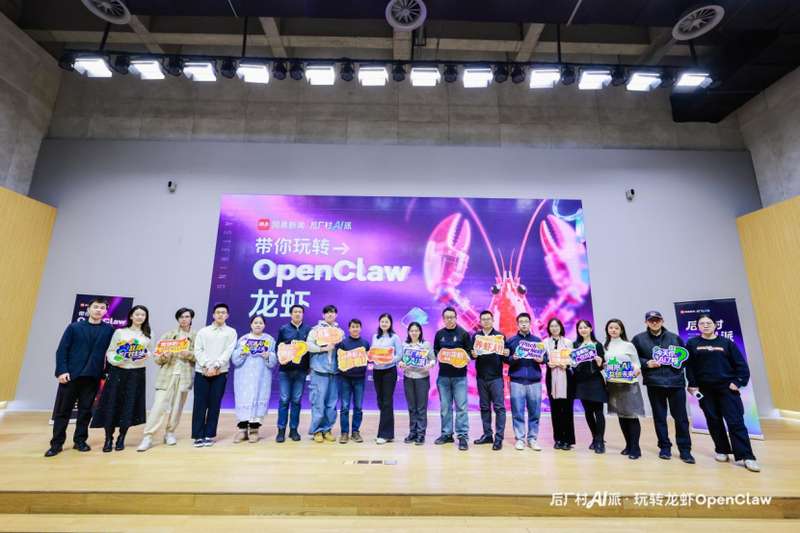 AI智能体浪潮来袭，龙虾引领变革；人类角色悄然重塑。