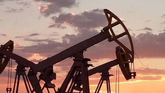  当"65美元"成为记忆：我们普通人该如何看待这场油价风暴 股票财经 当"65美元"成为记忆：我们普通人该如何看待这场油价风暴 股票财经