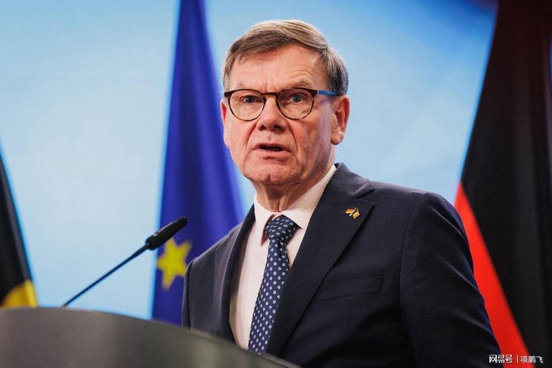  德国《兵役现代化法》深度解读：17至45岁男性出境许可制度全解析 新闻 德国《兵役现代化法》深度解读：17至45岁男性出境许可制度全解析 新闻