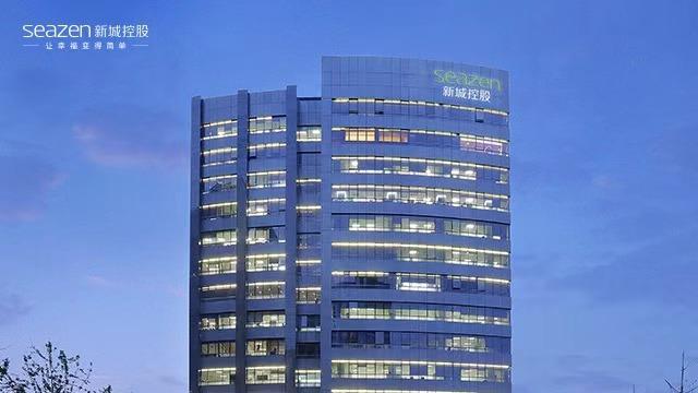  先鉴别后发货：得物如何用十年时间重塑时尚消费品的信任基础设施 企业服务