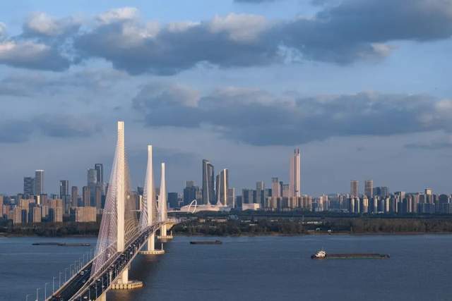 超高层建筑防火技术新突破:南京紫金金融中心416.6米消防系统全解析 房产家居