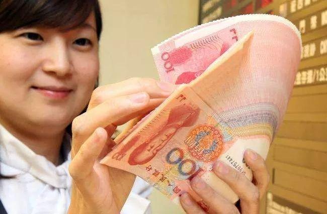 邻居王姐乐坏了:人民币升值这半年,我们家悄悄省下了一辆车钱 情感心理