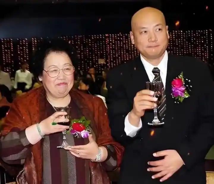  从叶赫那拉后裔到紫檀王国：一位传奇女性的财富密码与文化执念 新闻 从叶赫那拉后裔到紫檀王国：一位传奇女性的财富密码与文化执念 新闻 从叶赫那拉后裔到紫檀王国：一位传奇女性的财富密码与文化执念 新闻 从叶赫那拉后裔到紫檀王国：一位传奇女性的财富密码与文化执念 新闻
