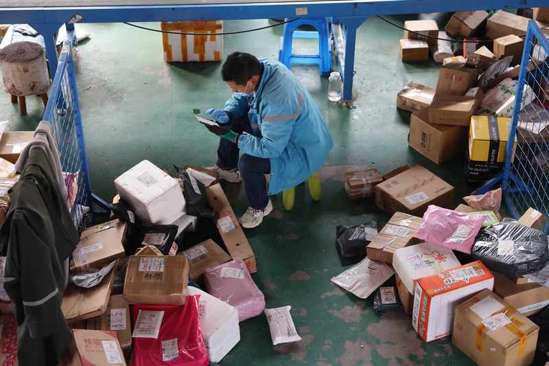 从囤货博弈到价格传导:亚马逊平台关税冲击的全链路复盘 股票财经 从囤货博弈到价格传导:亚马逊平台关税冲击的全链路复盘 股票财经